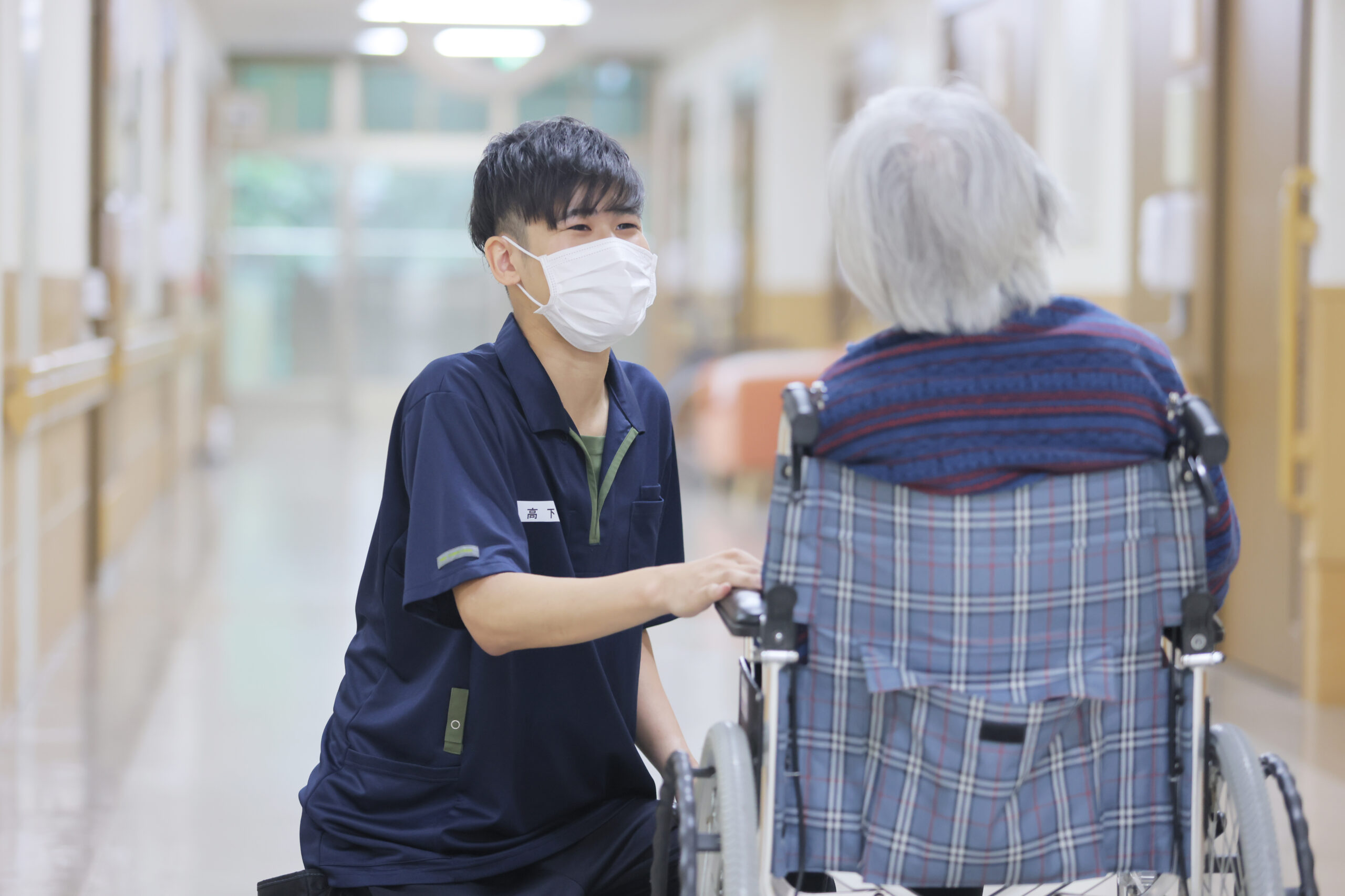 京都府宇治市にある社会福祉法人あじろぎ会 笠取ふれあい福祉センターで働く介護スタッフ