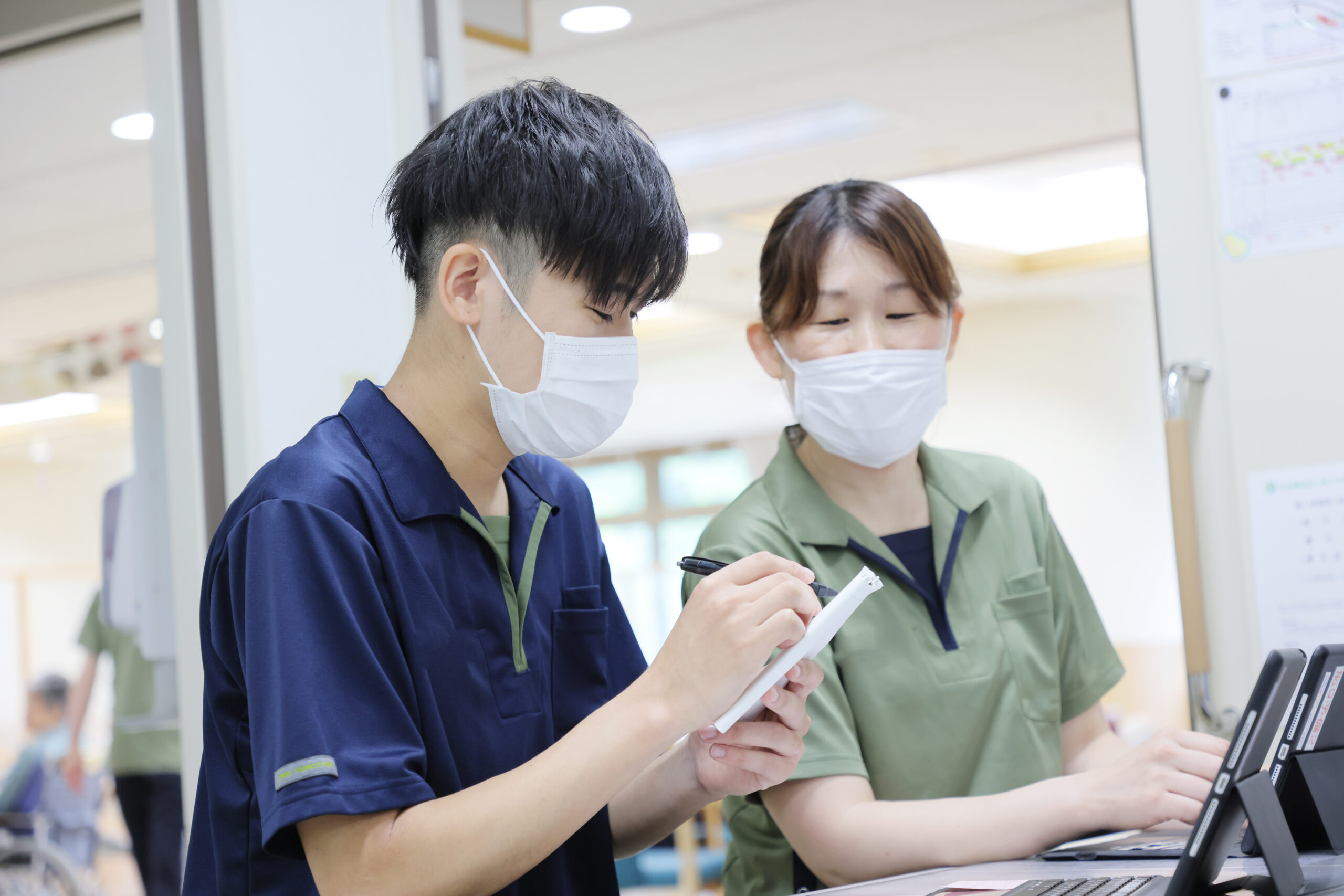 京都府宇治市にある社会福祉法人あじろぎ会 笠取ふれあい福祉センターで働く介護スタッフ