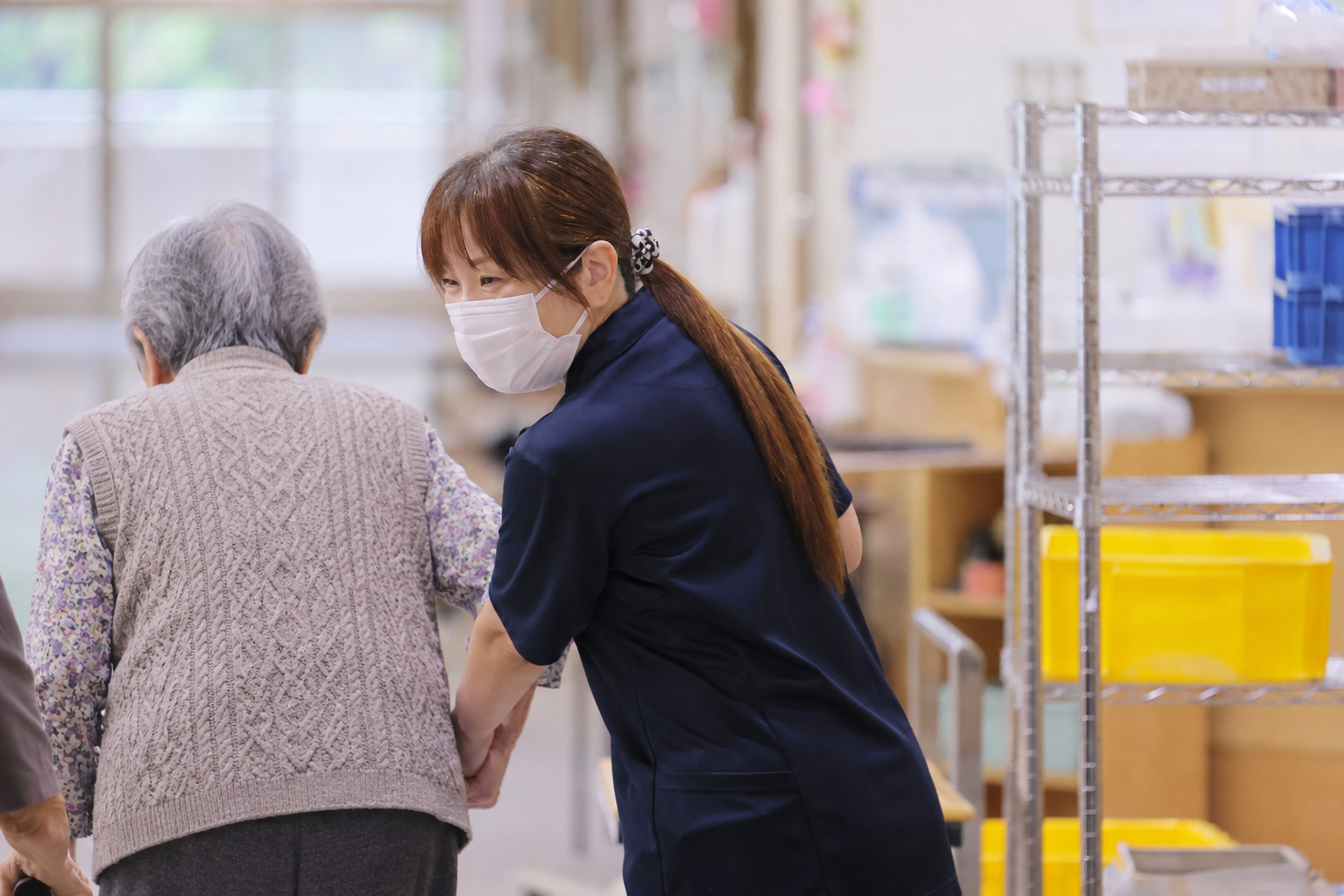 京都府宇治市にある社会福祉法人あじろぎ会 笠取ふれあい福祉センターで働く介護スタッフ