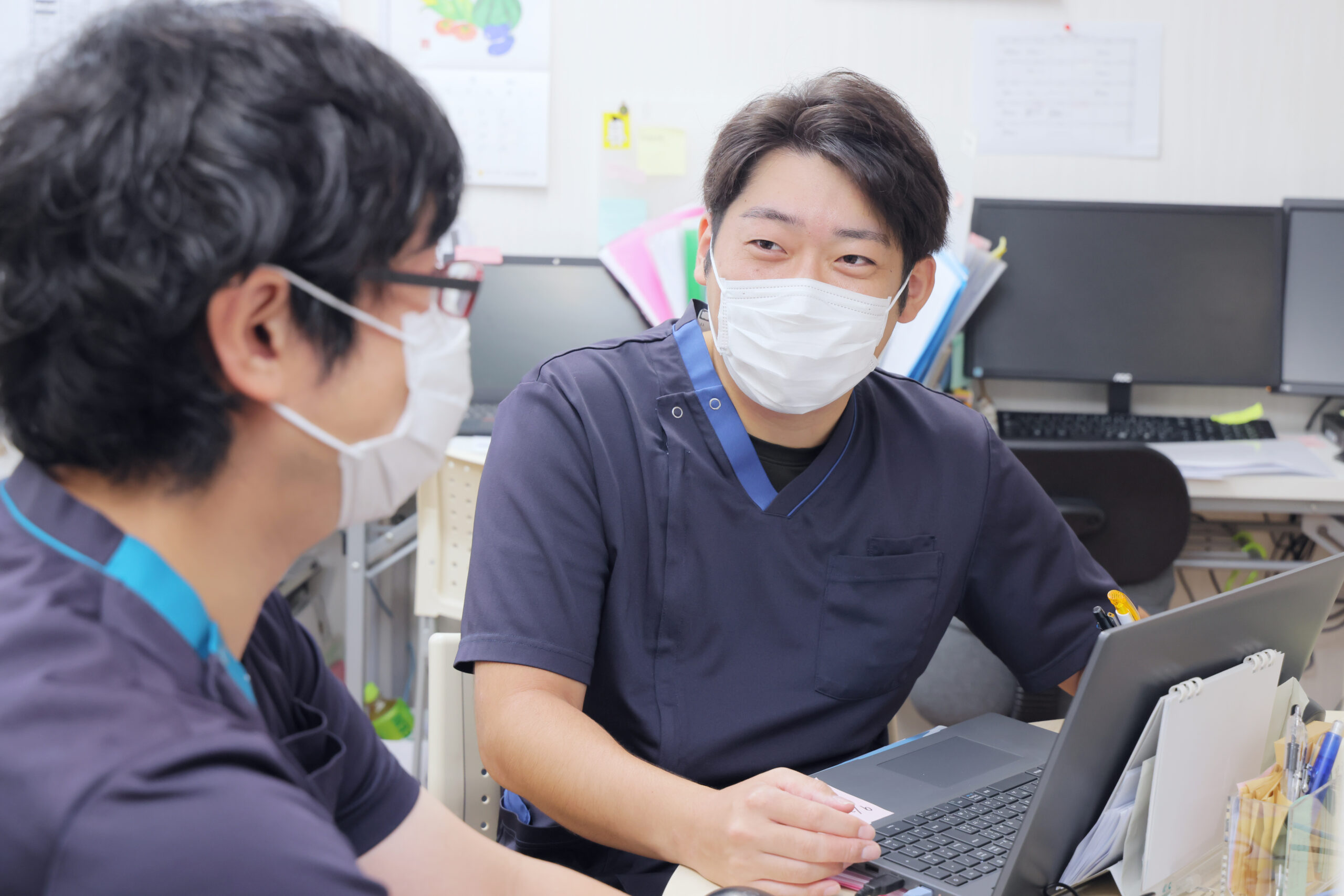 京都府宇治市にある社会福祉法人あじろぎ会宇治病院訪問リハビリテーションで働く理学療法士