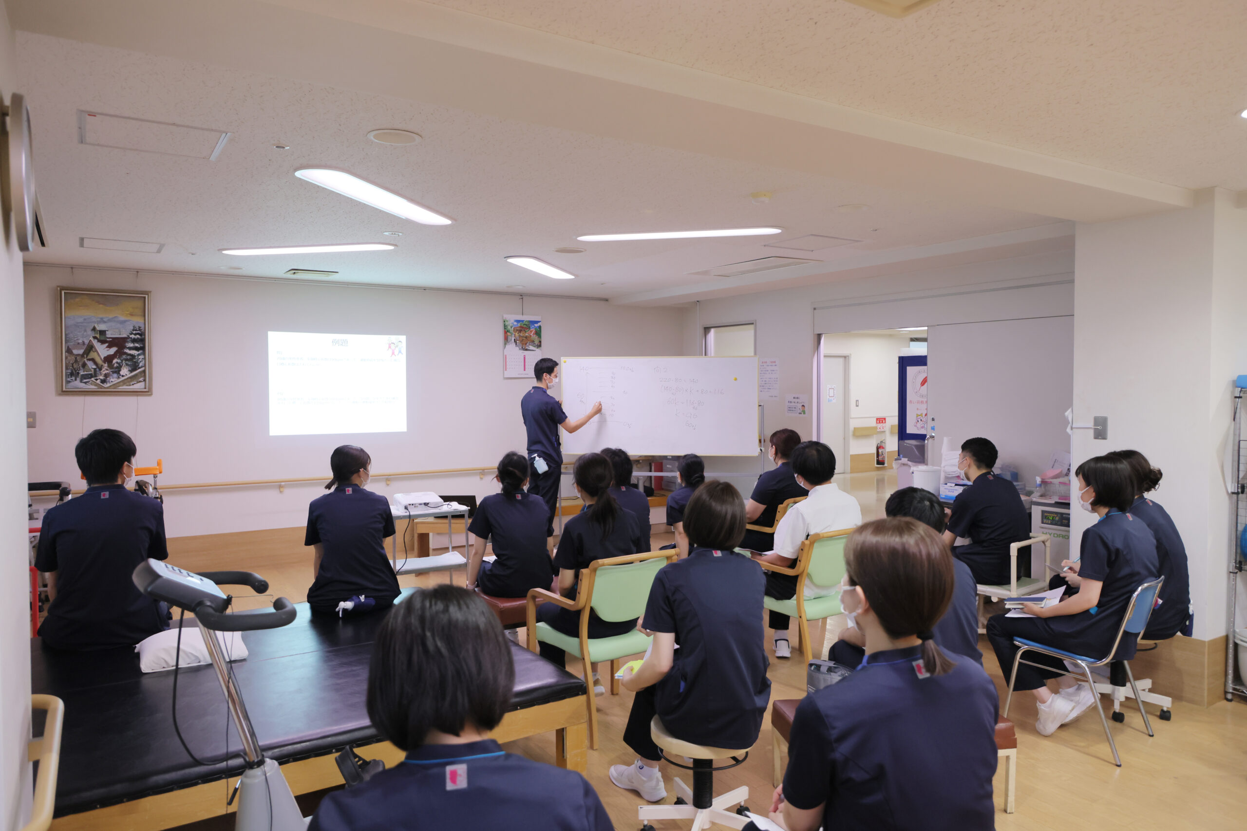 京都府宇治市にある社会福祉法人あじろぎ会宇治病院リハビリテーション部　勉強会の様子