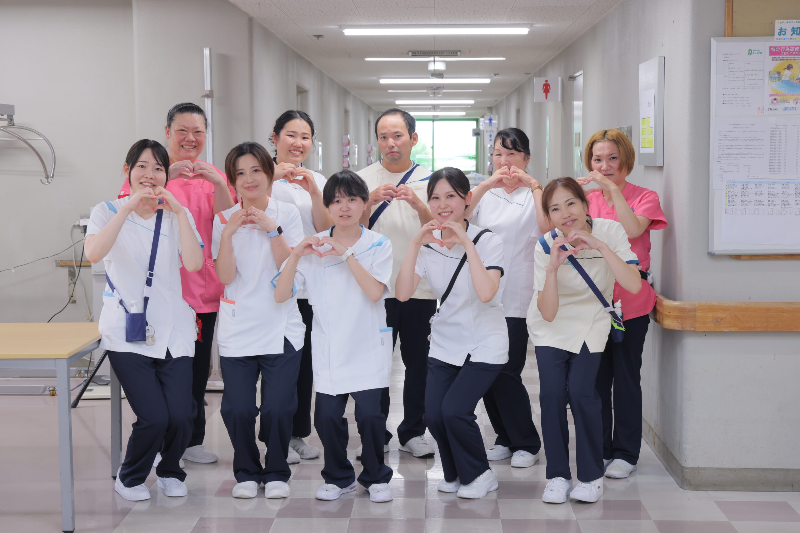 京都府宇治市にある社会福祉法人あじろぎ会宇治病院の2西病棟で働く看護師たち